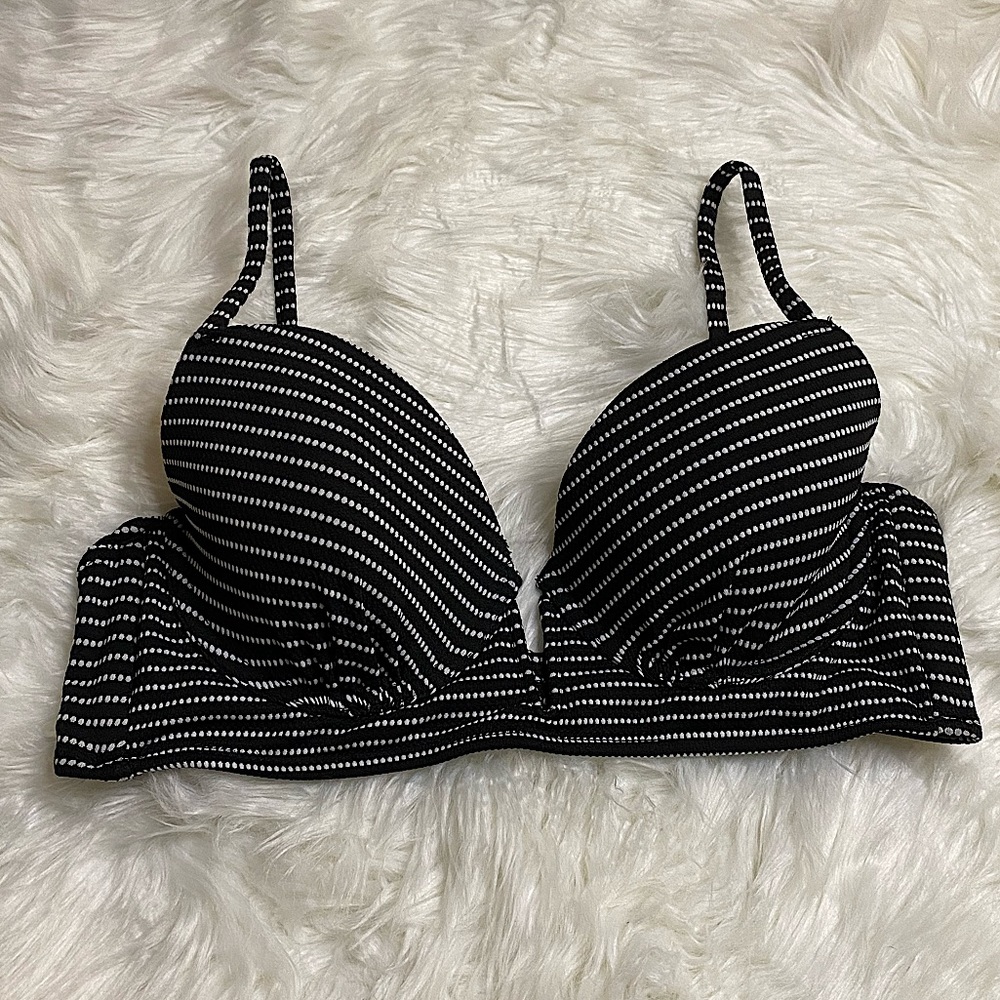 Xhilaration black & white stripped bikini top M